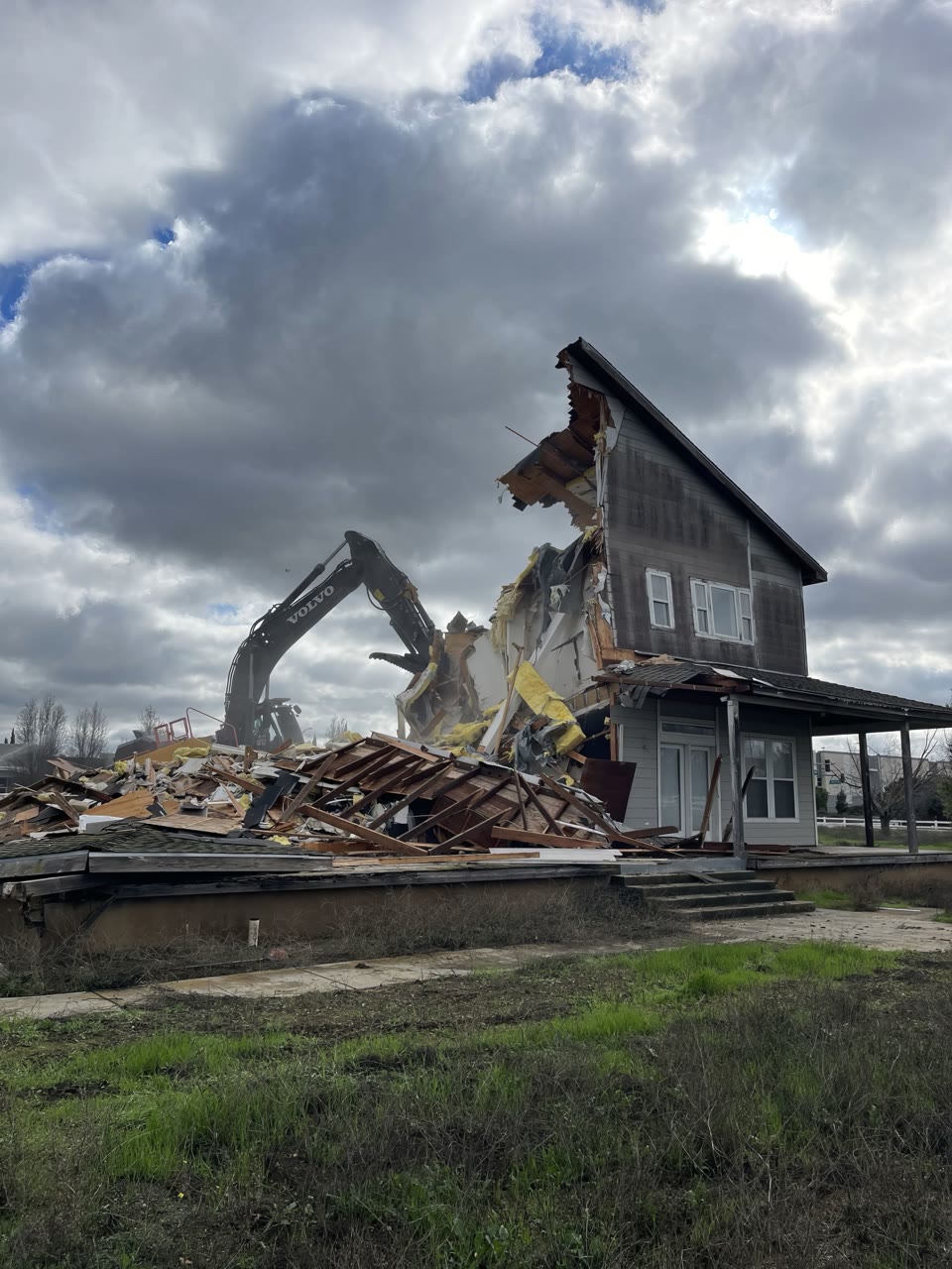 Active site demolition work